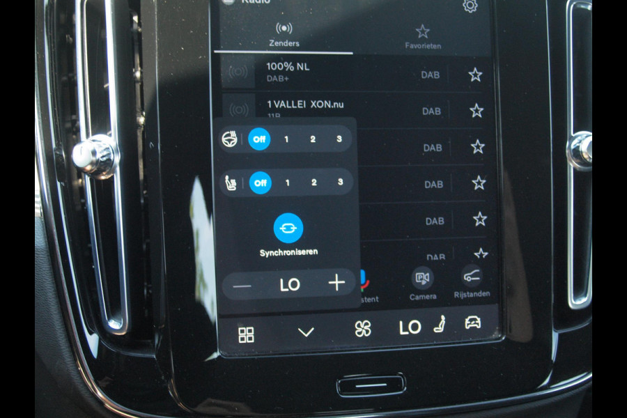 Volvo XC40 Recharge P8 AWD R-Design | SOH 91% | Trekhaak | Warmtepomp | Parkeersensoren | Apple Carplay | ACC |  NL-Auto |