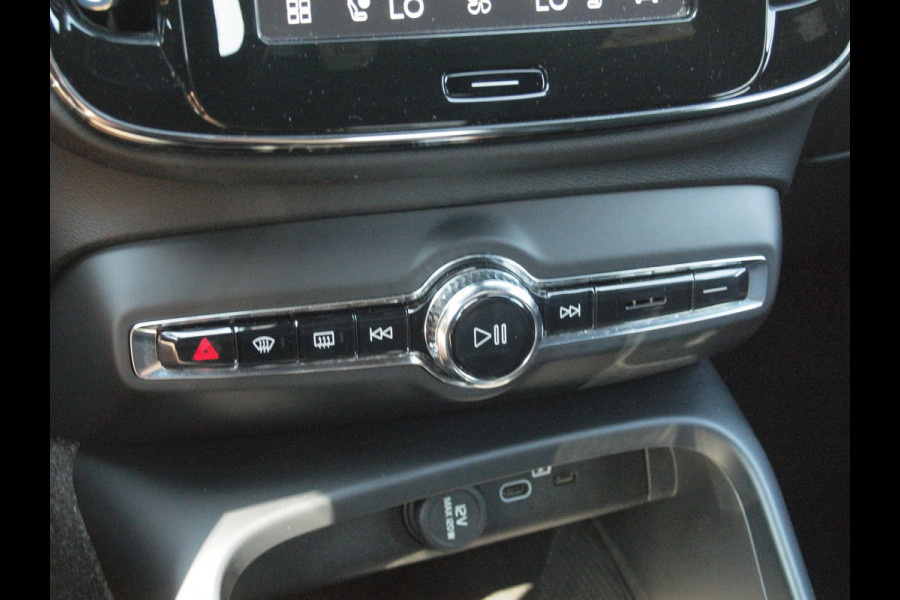 Volvo XC40 Recharge P8 AWD R-Design | SOH 91% | Trekhaak | Warmtepomp | Parkeersensoren | Apple Carplay | ACC |  NL-Auto |