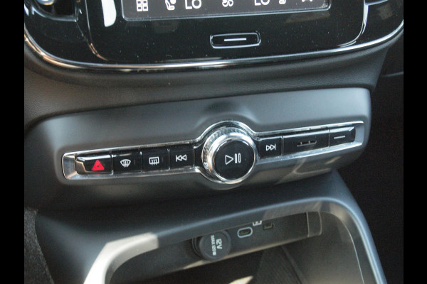 Volvo XC40 Recharge P8 AWD R-Design | SOH 91% | Trekhaak | Warmtepomp | Parkeersensoren | Apple Carplay | ACC |  NL-Auto |