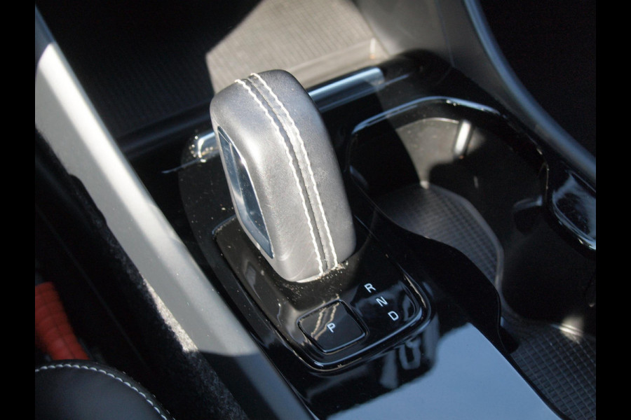 Volvo XC40 Recharge P8 AWD R-Design | SOH 91% | Trekhaak | Warmtepomp | Parkeersensoren | Apple Carplay | ACC |  NL-Auto |