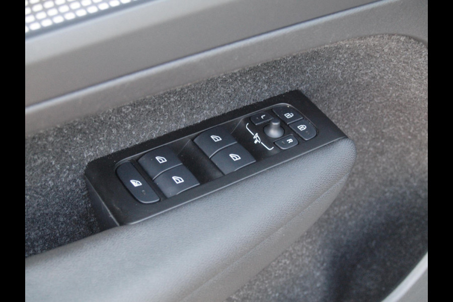 Volvo XC40 Recharge P8 AWD R-Design | SOH 91% | Trekhaak | Warmtepomp | Parkeersensoren | Apple Carplay | ACC |  NL-Auto |