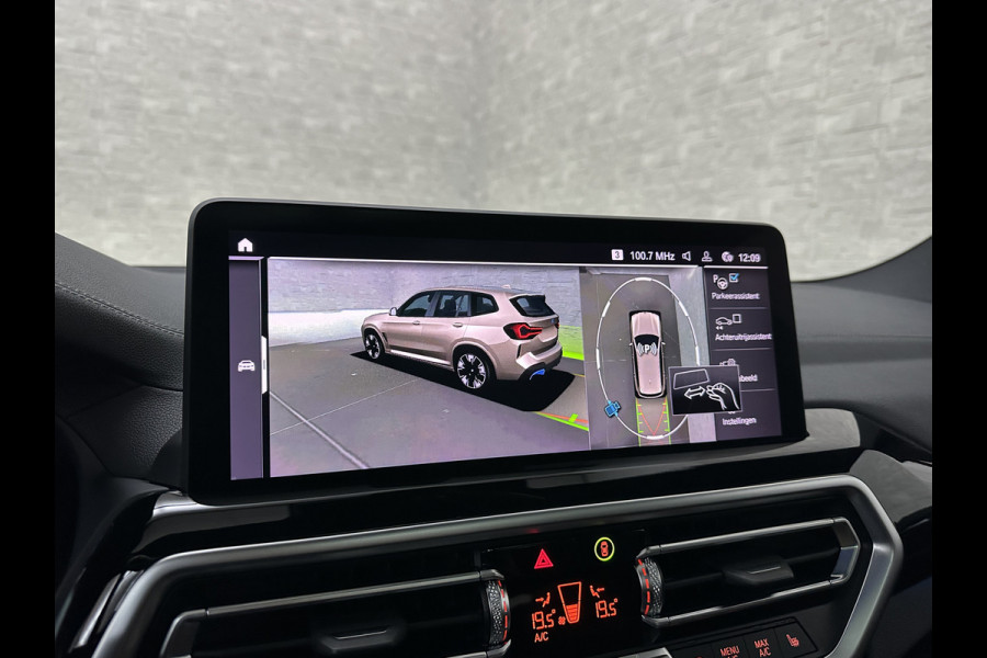 BMW iX3 M-Sport 80 kWh | Panorama | 360 Camera | ACC | Leder | 99% SOH | Head-Up | Keyless-Entry | Harman-Kardon | Memory | Dodehoek | 3-Zone Clima | Sfeerverlichting | Carplay | ISO-Glas | Draadloos Laden | Bovag Garantie |