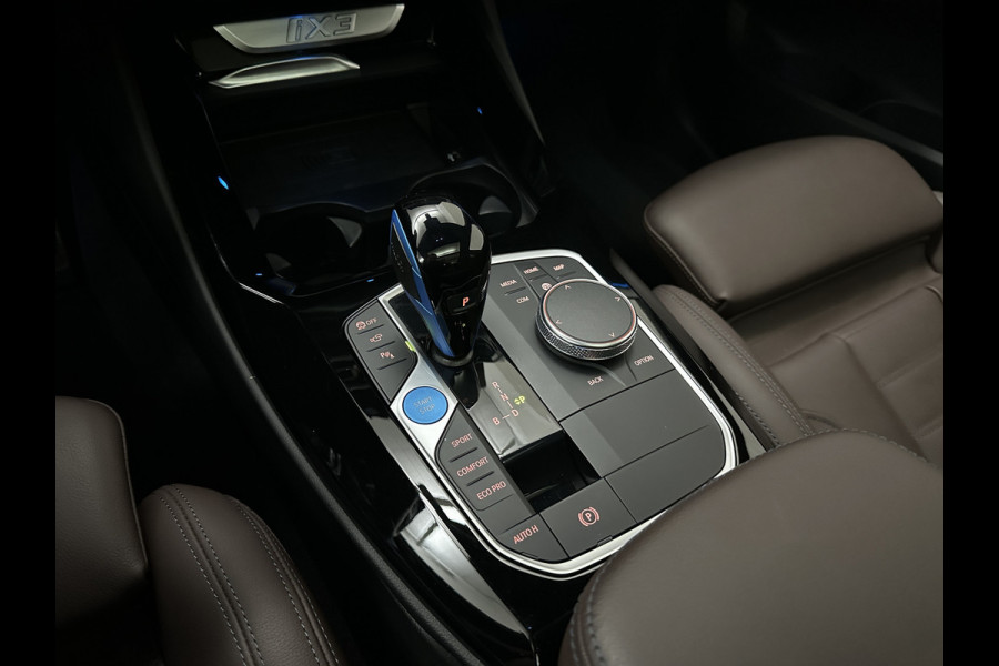 BMW iX3 M-Sport 80 kWh | Panorama | 360 Camera | ACC | Leder | 99% SOH | Head-Up | Keyless-Entry | Harman-Kardon | Memory | Dodehoek | 3-Zone Clima | Sfeerverlichting | Carplay | ISO-Glas | Draadloos Laden | Bovag Garantie |