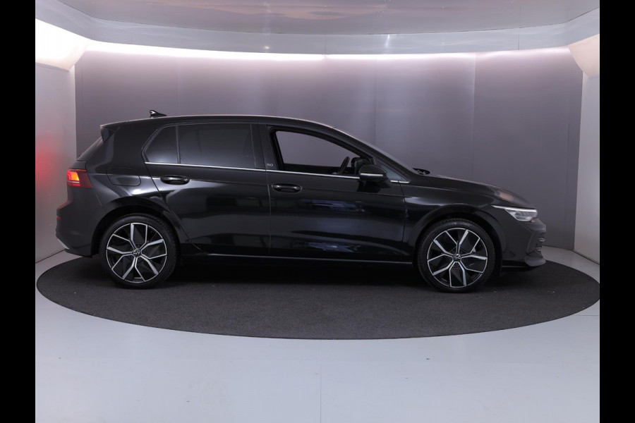 Volkswagen Golf 1.5 eHybrid 50 Edition 204 pk Automaat (DSG) | Verlengde garantie | Navigatie | Parkeersensoren | Achteruitrijcamera | Adaptieve cruise control | Stoelverwarming |