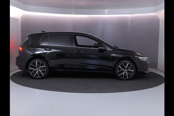 Volkswagen Golf 1.5 eHybrid 50 Edition 204 pk Automaat (DSG) | Verlengde garantie | Navigatie | Parkeersensoren | Achteruitrijcamera | Adaptieve cruise control | Stoelverwarming |