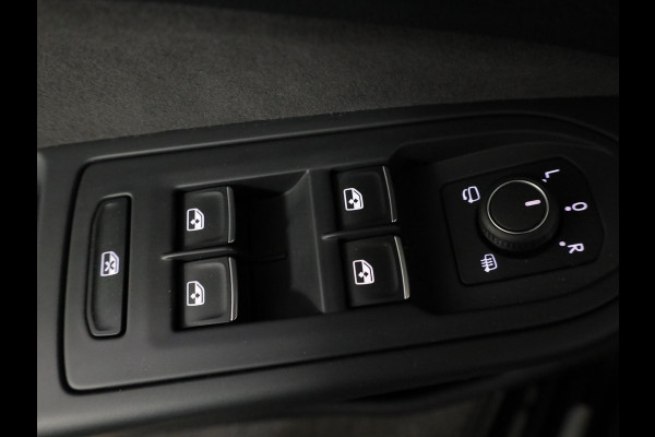 Volkswagen Golf 1.5 eHybrid 50 Edition 204 pk Automaat (DSG) | Verlengde garantie | Navigatie | Parkeersensoren | Achteruitrijcamera | Adaptieve cruise control | Stoelverwarming |