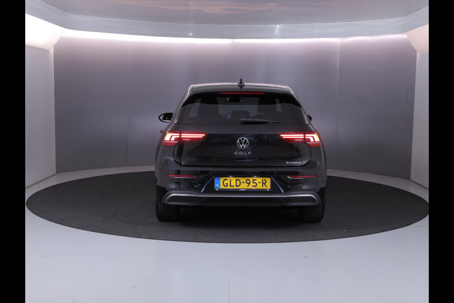Volkswagen Golf 1.5 eHybrid 50 Edition 204 pk Automaat (DSG) | Verlengde garantie | Navigatie | Parkeersensoren | Achteruitrijcamera | Adaptieve cruise control | Stoelverwarming |