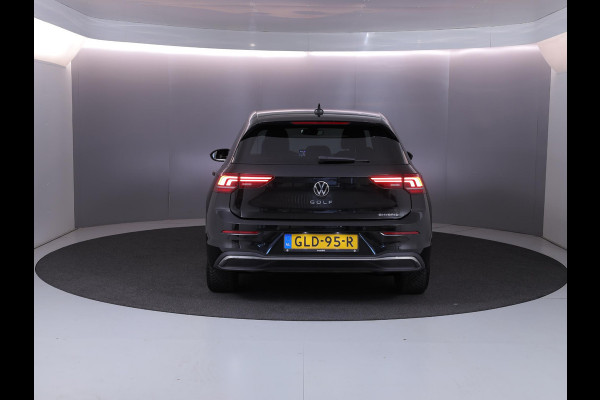 Volkswagen Golf 1.5 eHybrid 50 Edition 204 pk Automaat (DSG) | Verlengde garantie | Navigatie | Parkeersensoren | Achteruitrijcamera | Adaptieve cruise control | Stoelverwarming |