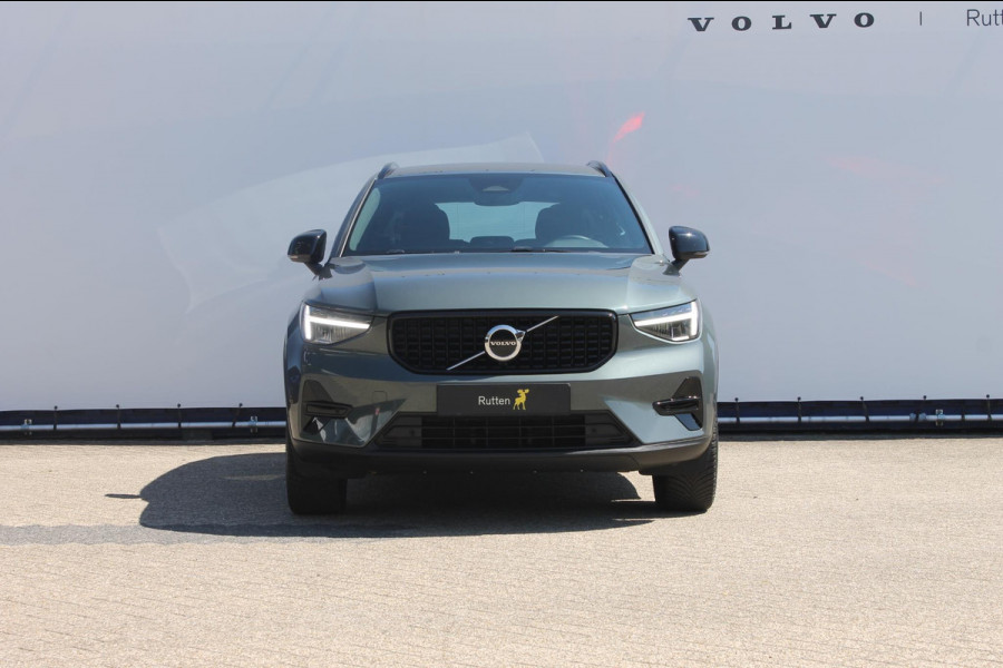 Volvo XC40 B4 211PK Automaat Plus Dark Semi elektrisch wegklapbare trekhaak / Verwarmbare voorruit / Google infotainment / Elektrisch bedienbare bestuurdersstoel met geheugen