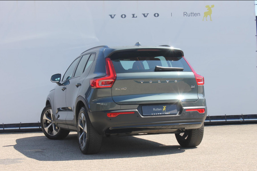 Volvo XC40 B4 211PK Automaat Plus Dark Semi elektrisch wegklapbare trekhaak / Verwarmbare voorruit / Google infotainment / Elektrisch bedienbare bestuurdersstoel met geheugen