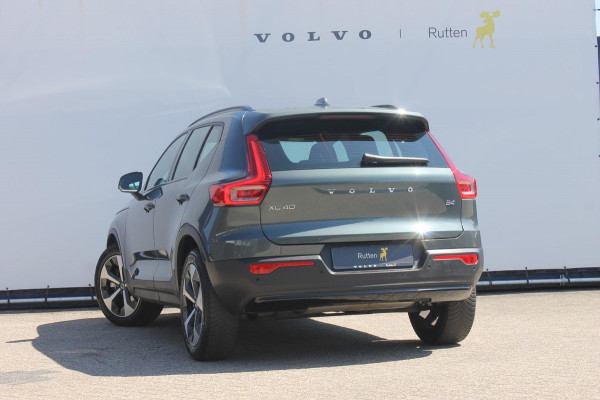 Volvo XC40 B4 211PK Automaat Plus Dark Semi elektrisch wegklapbare trekhaak / Verwarmbare voorruit / Google infotainment / Elektrisch bedienbare bestuurdersstoel met geheugen