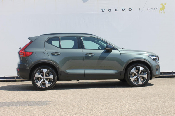 Volvo XC40 B4 211PK Automaat Plus Dark Semi elektrisch wegklapbare trekhaak / Verwarmbare voorruit / Google infotainment / Elektrisch bedienbare bestuurdersstoel met geheugen
