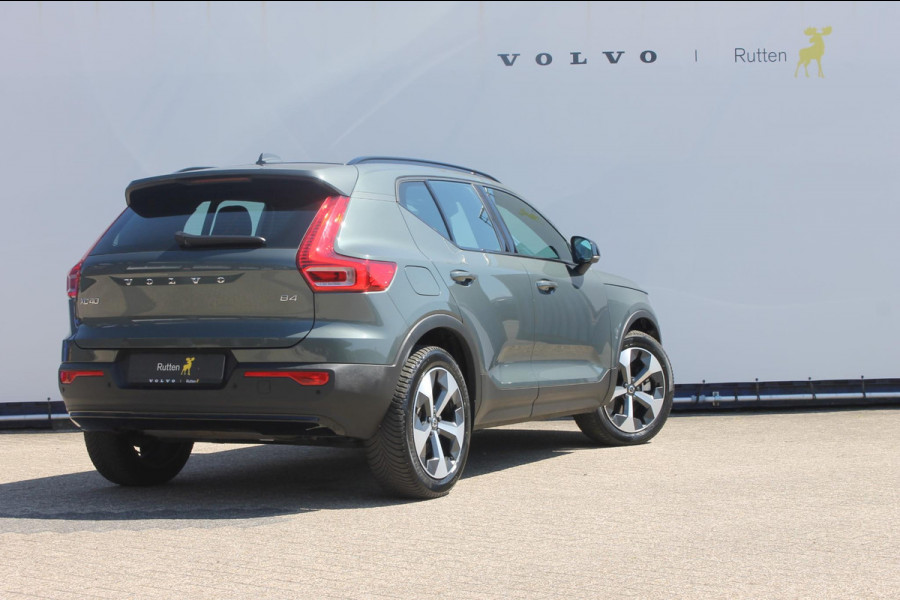 Volvo XC40 B4 211PK Automaat Plus Dark Semi elektrisch wegklapbare trekhaak / Verwarmbare voorruit / Google infotainment / Elektrisch bedienbare bestuurdersstoel met geheugen