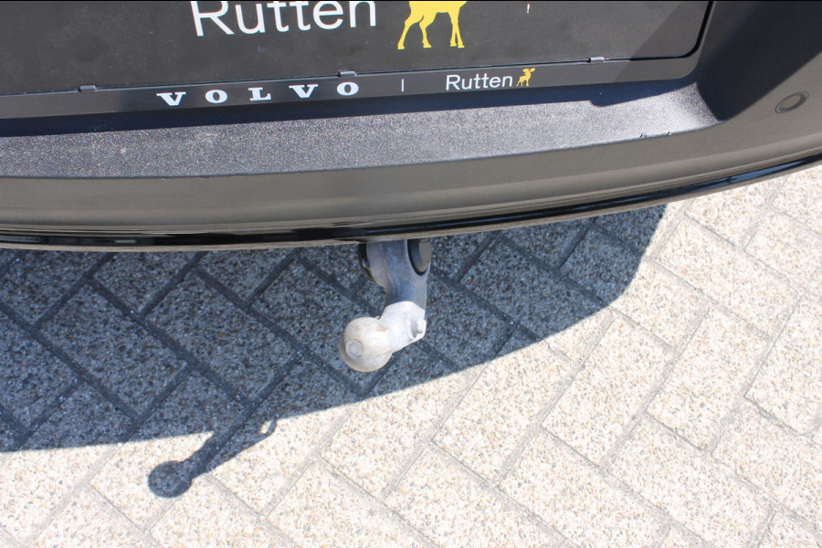 Volvo XC40 B4 211PK Automaat Plus Dark Semi elektrisch wegklapbare trekhaak / Verwarmbare voorruit / Google infotainment / Elektrisch bedienbare bestuurdersstoel met geheugen