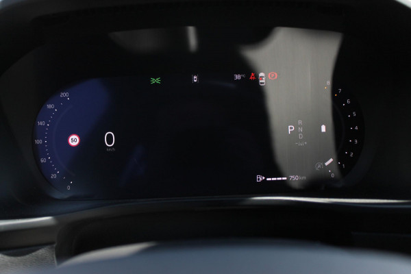 Volvo XC40 B4 211PK Automaat Plus Dark Semi elektrisch wegklapbare trekhaak / Verwarmbare voorruit / Google infotainment / Elektrisch bedienbare bestuurdersstoel met geheugen