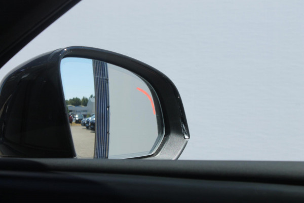 Volvo XC40 B4 211PK Automaat Plus Dark Semi elektrisch wegklapbare trekhaak / Verwarmbare voorruit / Google infotainment / Elektrisch bedienbare bestuurdersstoel met geheugen