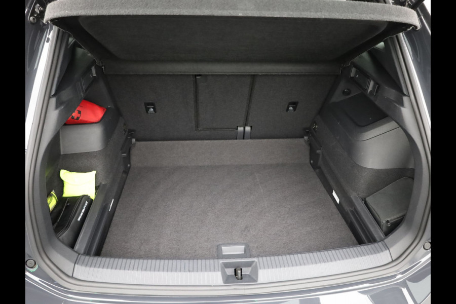 Volkswagen Tiguan 1.5 eTSI R-Line Edition | Head Up | Side Assist | Black Style | Prijs Rijklaar!!