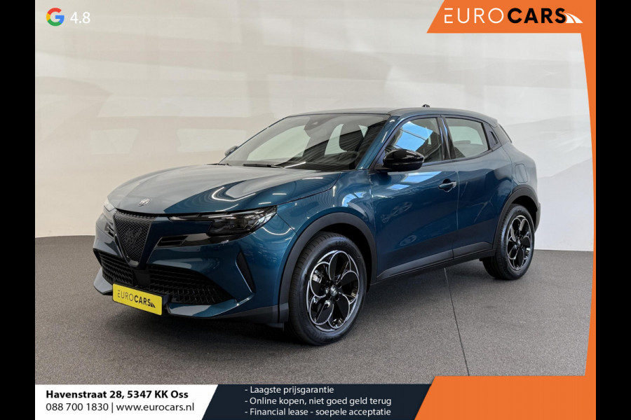 Alfa Romeo junior Elettrica Automaat 156PK Adaptieve Cruise Control LMV 18 inch Full Led Matrix Parkeer sensoren Navigatie Apple Carplay / Android auto  Climate Control