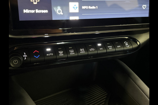 Alfa Romeo junior Elettrica Automaat 156PK Adaptieve Cruise Control LMV 18 inch Full Led Matrix Parkeer sensoren Navigatie Apple Carplay / Android auto  Climate Control