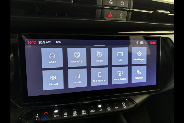 Alfa Romeo junior Elettrica Automaat 156PK Adaptieve Cruise Control LMV 18 inch Full Led Matrix Parkeer sensoren Navigatie Apple Carplay / Android auto  Climate Control