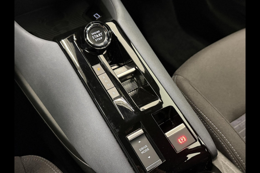Alfa Romeo junior Elettrica Automaat 156PK Adaptieve Cruise Control LMV 18 inch Full Led Matrix Parkeer sensoren Navigatie Apple Carplay / Android auto  Climate Control