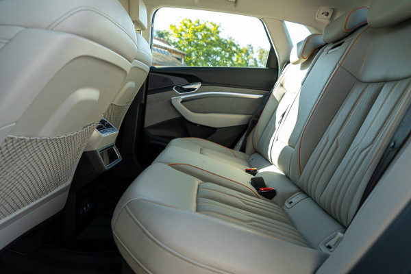 Audi e-tron E-tron 55 quattro advanced Pro Line Plus 95 kWh Soh 95% I Siambiege I Luchtvering I Stoelkoeling & verwarming I B&O
