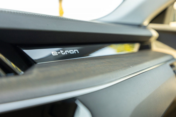 Audi e-tron E-tron 55 quattro advanced Pro Line Plus 95 kWh Soh 95% I Siambiege I Luchtvering I Stoelkoeling & verwarming I B&O