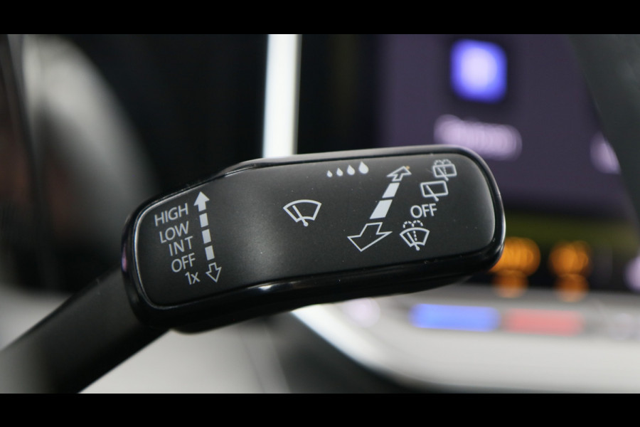 Volkswagen Golf 1.5 eHybrid 204pk Life Edition DSG / Navigatie via App Connect / Stoel+Stuurverwarming / Camera
