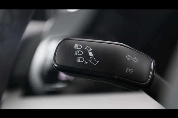 Volkswagen Golf 1.5 eHybrid 204pk Life Edition DSG / Navigatie via App Connect / Stoel+Stuurverwarming / Camera