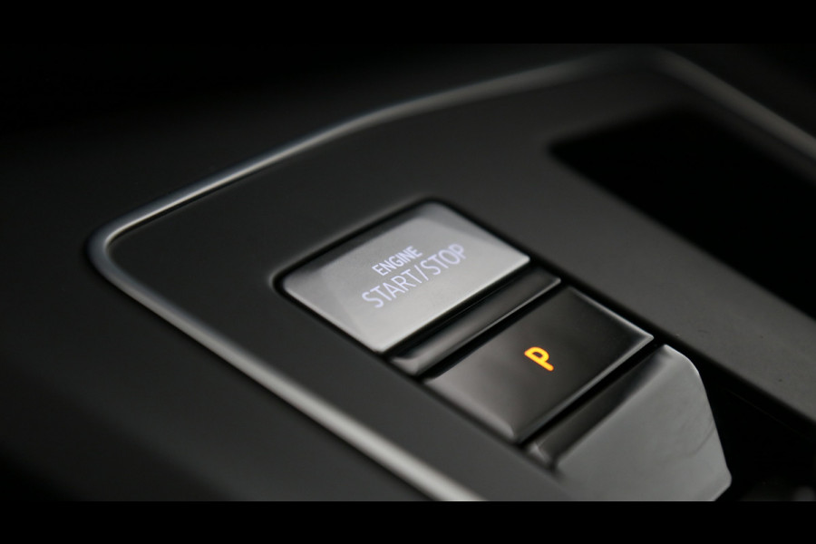 Volkswagen Golf 1.5 eHybrid 204pk Life Edition DSG / Navigatie via App Connect / Stoel+Stuurverwarming / Camera