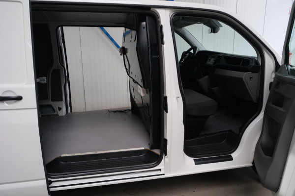 Volkswagen Transporter 2.0 TDI L2H1 - 2x Schuifdeur, Airco, Cruise, PDC, Standkachel, Camera, Trekhaak.