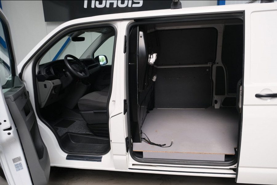 Volkswagen Transporter 2.0 TDI L2H1 - 2x Schuifdeur, Airco, Cruise, PDC, Standkachel, Camera, Trekhaak.