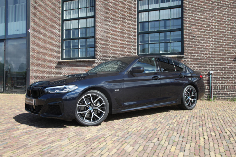 BMW 5 Serie 530e M Sport |HIFI|Stuurver|Drivingass|CarbonZwart|