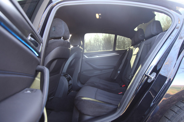 BMW 5 Serie 530e M Sport |HIFI|Stuurver|Drivingass|CarbonZwart|