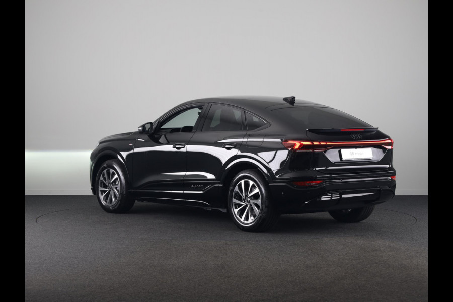 Audi Q6 Sportback e-tron Advanced edition 83Kwh 252 pk Sportback | Techniek pakket plus | Sportstoel voor leder | Optiek pakket zwart | Privacy glas |