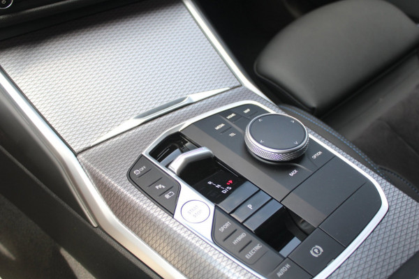 BMW 3 Serie Touring 330e M-Sport Pro | ACC | Head-up | HK | 19''