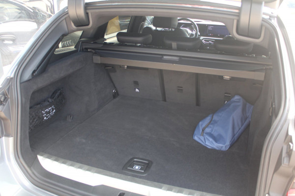 BMW 3 Serie Touring 330e M-Sport Pro | ACC | Head-up | HK | 19''