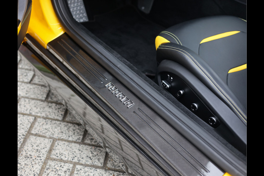 Ferrari GTC4Lusso 6.3 V12 | Giallo Triplo Strato - Lift - Nieuwstaat!