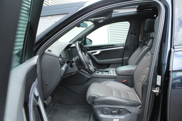 Volkswagen Touareg 3.0 TSI 340pk R-Line DSG8 Panoramadak Trekhaak leder