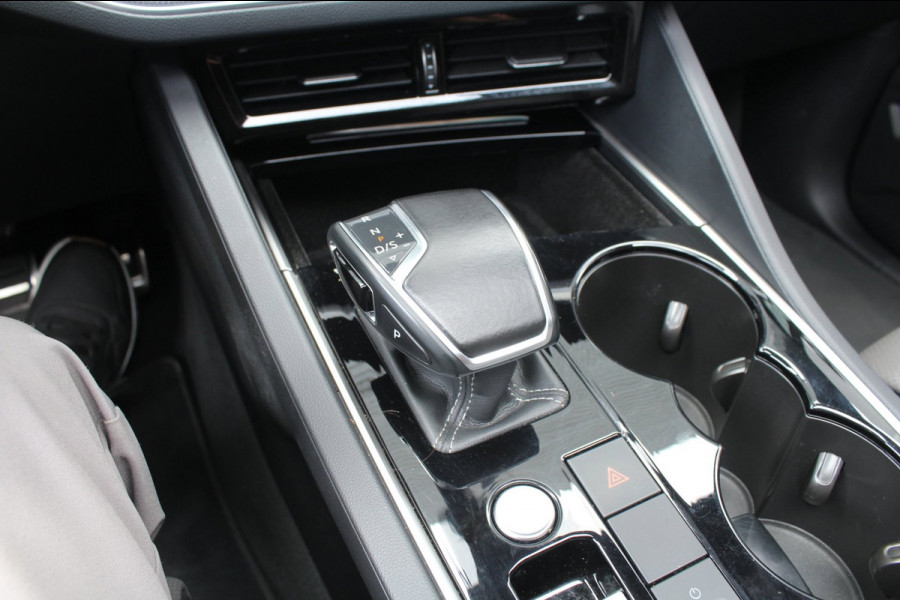 Volkswagen Touareg 3.0 TSI 340pk R-Line DSG8 Panoramadak Trekhaak leder