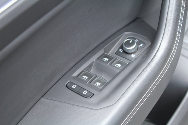 Volkswagen Touareg 3.0 TSI 340pk R-Line DSG8 Panoramadak Trekhaak leder