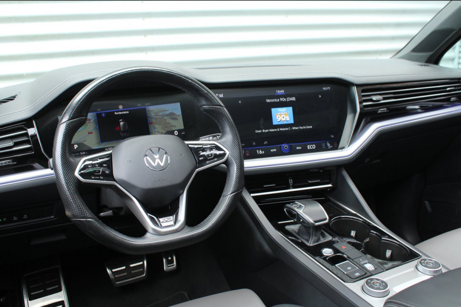 Volkswagen Touareg 3.0 TSI 340pk R-Line DSG8 Panoramadak Trekhaak leder