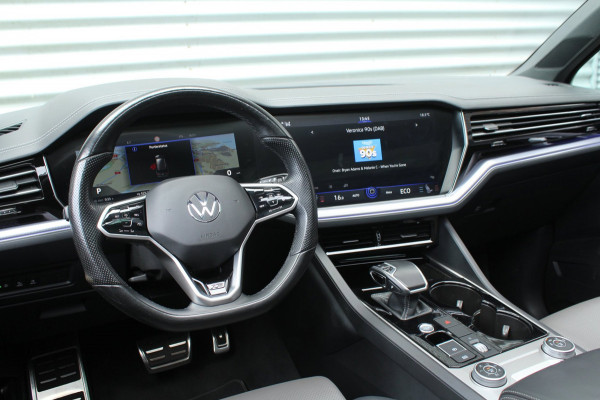 Volkswagen Touareg 3.0 TSI 340pk R-Line DSG8 Panoramadak Trekhaak leder