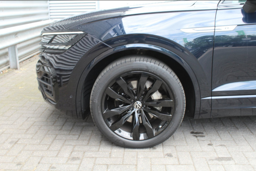Volkswagen Touareg 3.0 TSI 340pk R-Line DSG8 Panoramadak Trekhaak leder