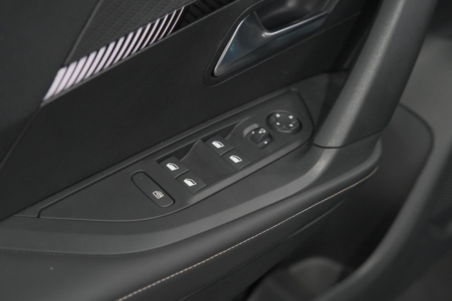 Peugeot 2008 1.2 Hybrid 145 Allure | Apple Carplay | Climate Control | Parkeersensoren Voor + Achter