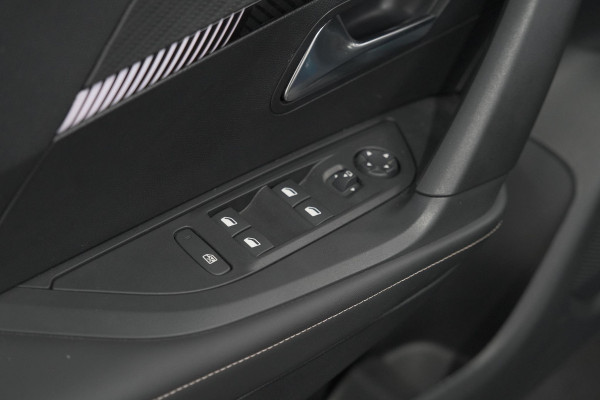 Peugeot 2008 1.2 Hybrid 145 Allure | Apple Carplay | Climate Control | Parkeersensoren Voor + Achter