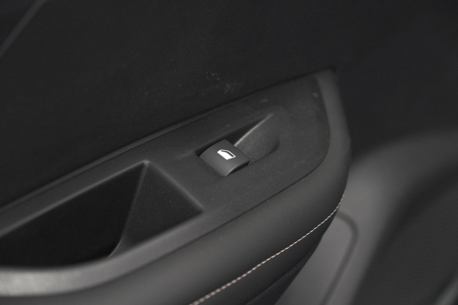 Peugeot 2008 1.2 Hybrid 145 Allure | Apple Carplay | Climate Control | Parkeersensoren Voor + Achter