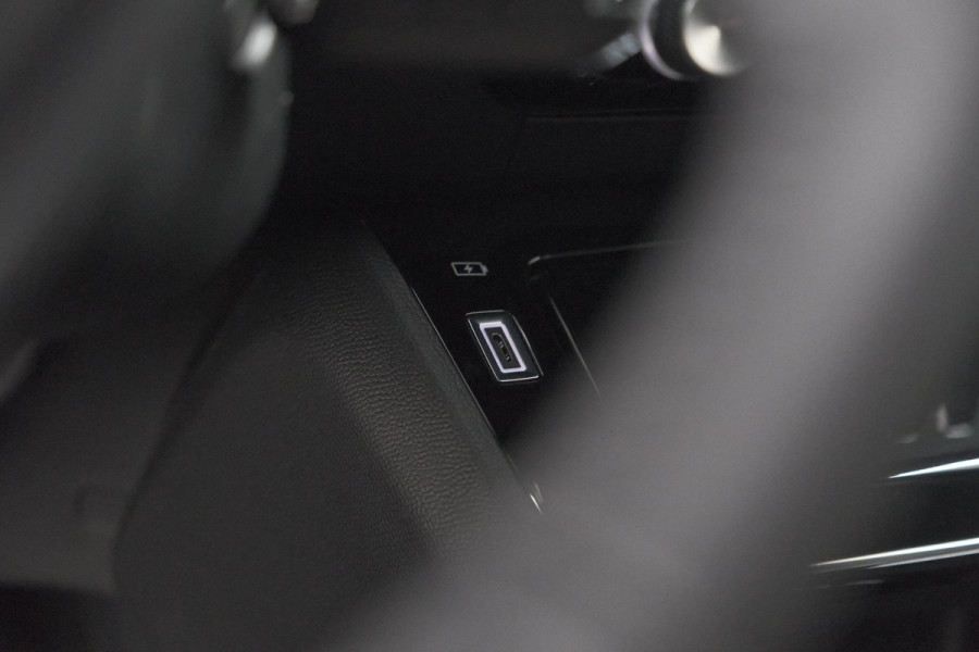 Peugeot 2008 1.2 Hybrid 145 Allure | Apple Carplay | Climate Control | Parkeersensoren Voor + Achter