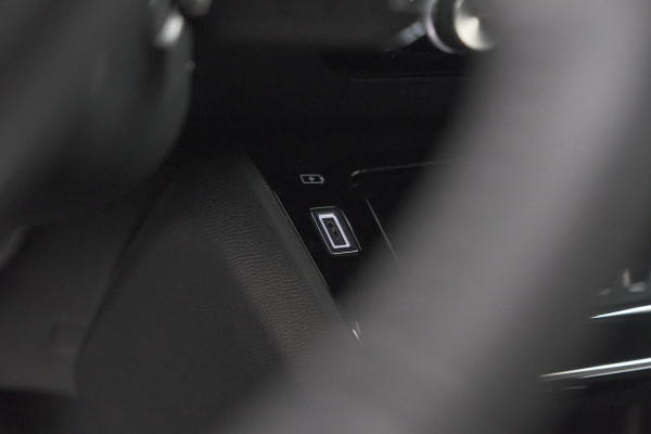 Peugeot 2008 1.2 Hybrid 145 Allure | Apple Carplay | Climate Control | Parkeersensoren Voor + Achter