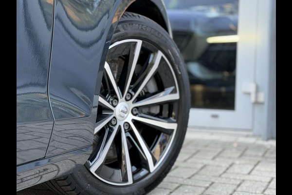 Volvo V60 2.0 T6 Plug-in hybrid 350Pk AWD Plus Dark Long Range|Pano|H/K|360Cam|Pilot|Trekhaak